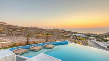 Outdoor pool, free pool cabanas, pool umbrellas