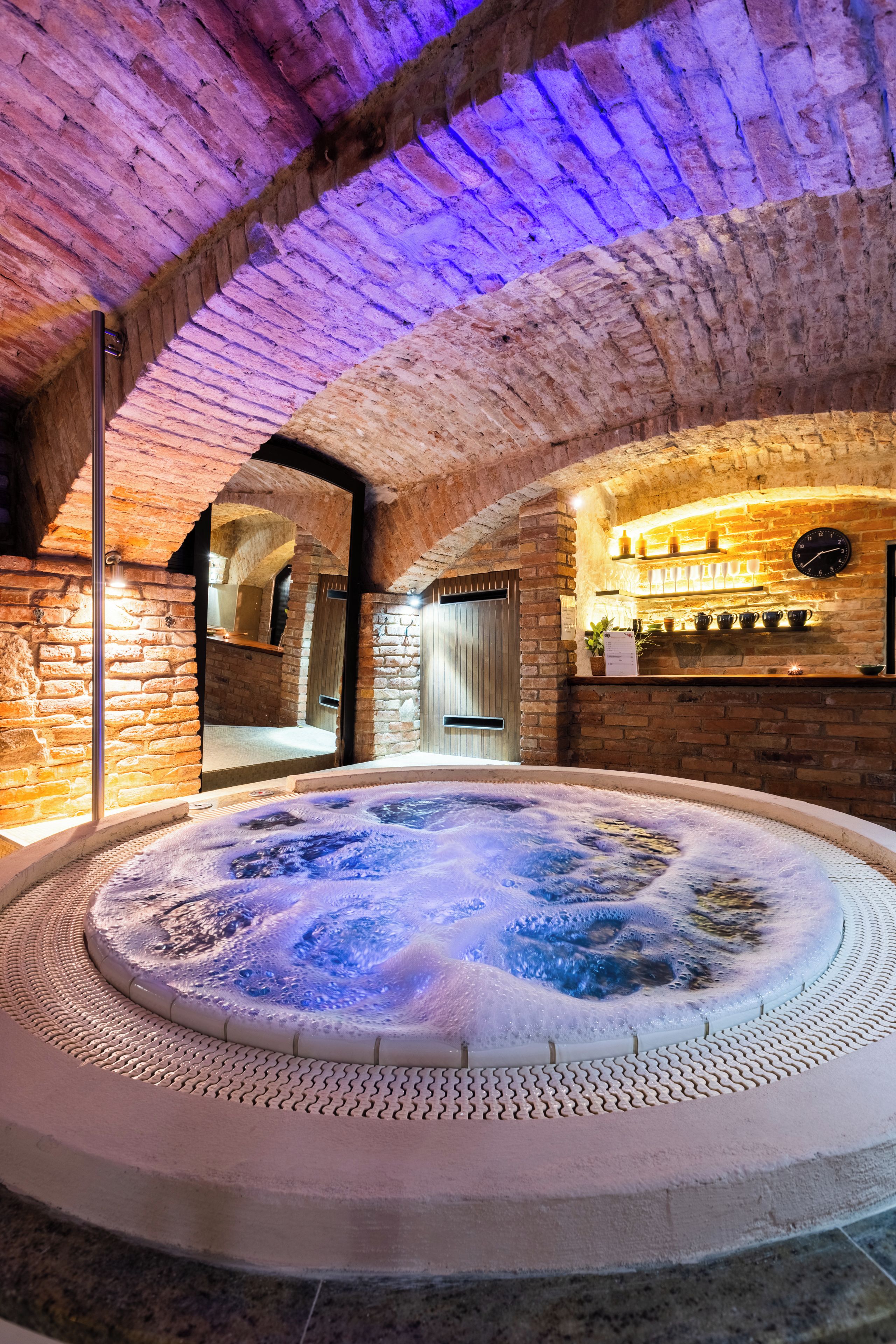 Indoor spa tub