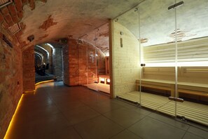 Sauna, Whirlpool, Dampfbad, Aromatherapie, Tiefengewebe-Massagen