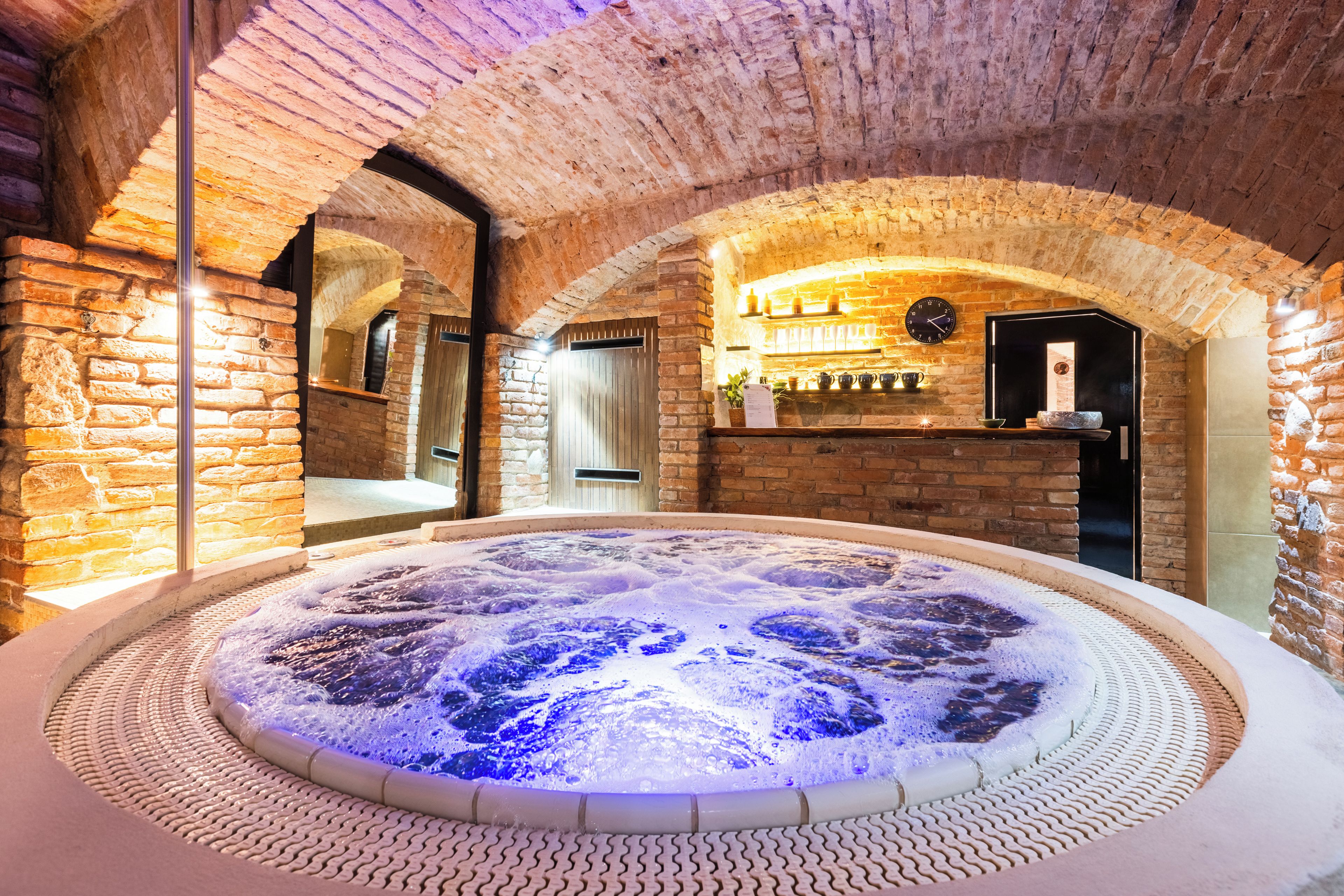 室內 SPA 浴池