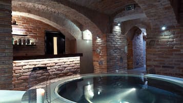 Sauna, hot tub, steam room, aromatherapy, deep-tissue massages