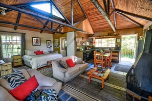Living area - Maple Grove (Nkonkobe)