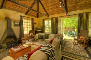 Cottage Familial, 1 chambre, vue jardin, côté jardin | Salle de séjour | Télévision à écran plat de 3 pouces avec chaînes par satellite