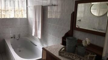 Standard Room, 1 Bedroom | Bathroom