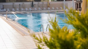 Hồ bơi ngoài trời