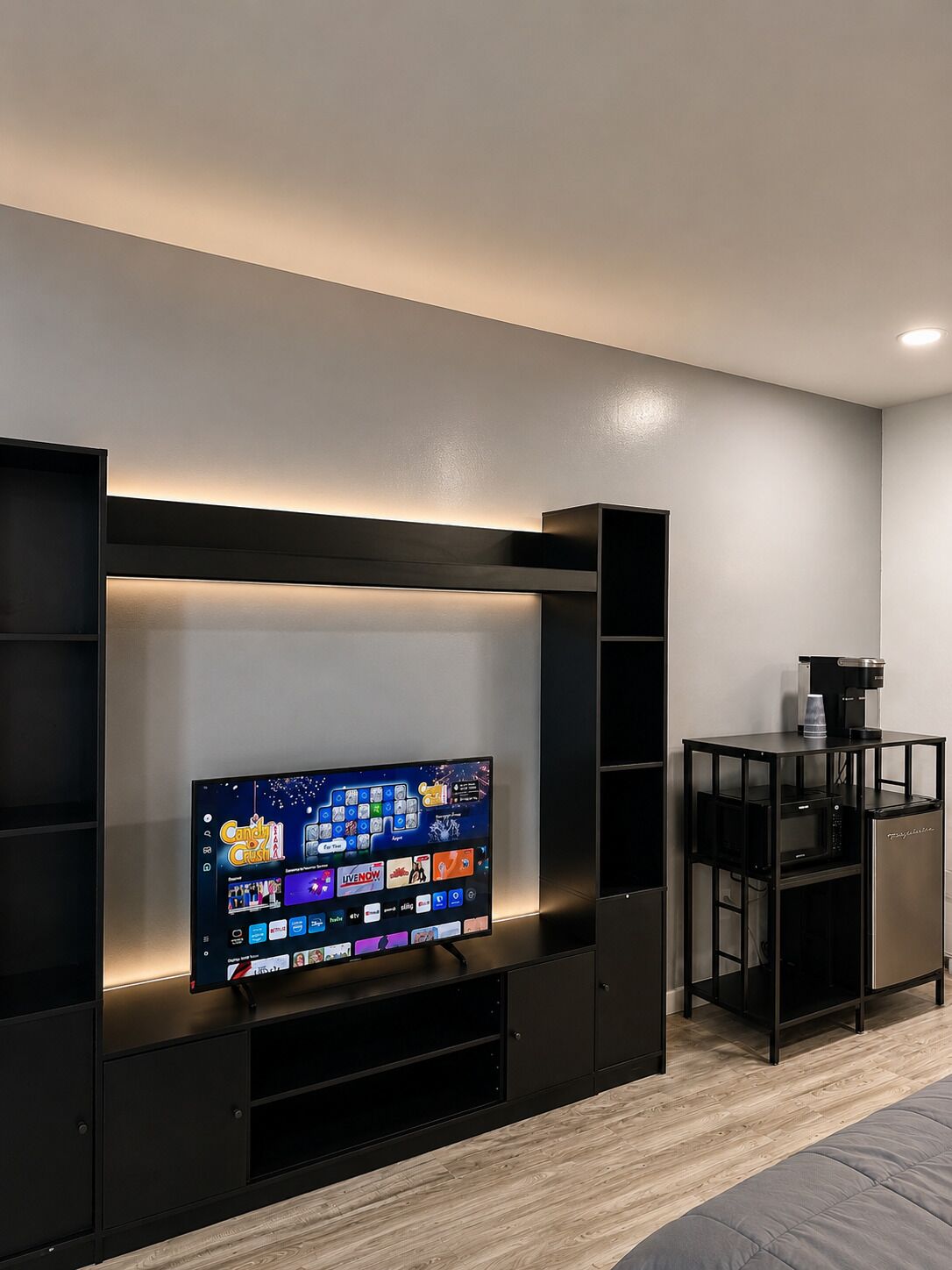 Quadruple Room | Living area | TV
