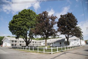 Vista frontal de la propiedad