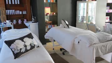 Couples treatment rooms, body treatments, aromatherapy