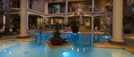 Bar en bord de piscine