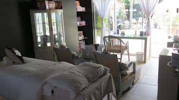 Couples treatment room(s), body treatments, aromatherapy