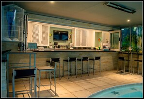 Bar vid poolen