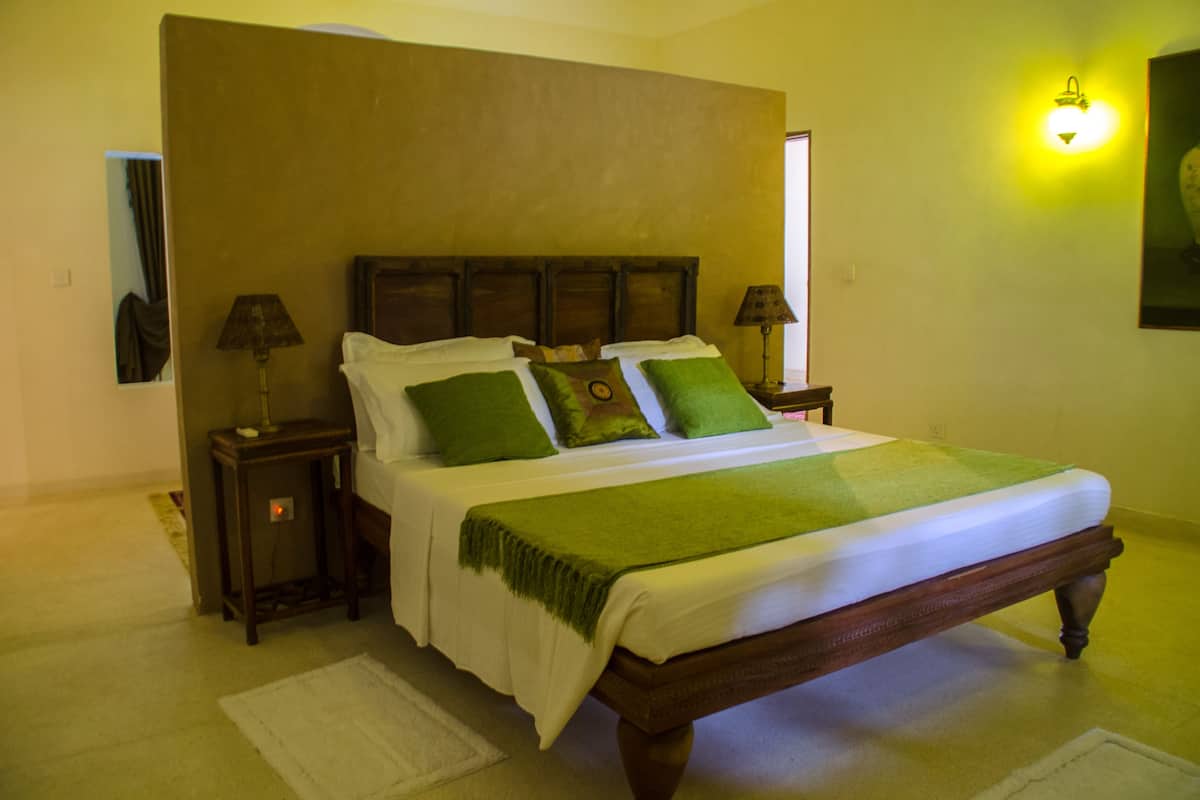 Luxury-Suite, Poolblick | 1 Schlafzimmer, Zimmersafe, Schreibtisch, Bügeleisen/Bügelbrett