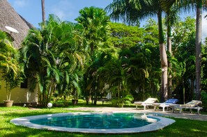2 outdoor pools