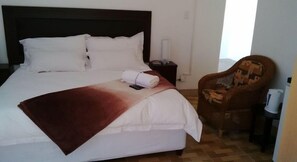 Room (1) | 1 bedroom, minibar, individually decorated, individually furnished