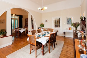 Breakfast (ZAR 115 per person)