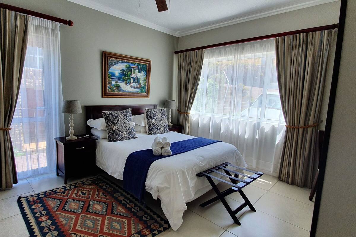 Economy Double Room, 1 Queen Bed, Kitchenette | Premium bedding, in-room safe, soundproofing
