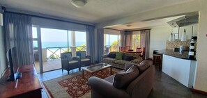 Vil·la familiar, 3 dormitoris (Seagull Villa) | Sala d'estar | Televisor de pantalla plana de 32 polzades amb canals per satèl·lit 