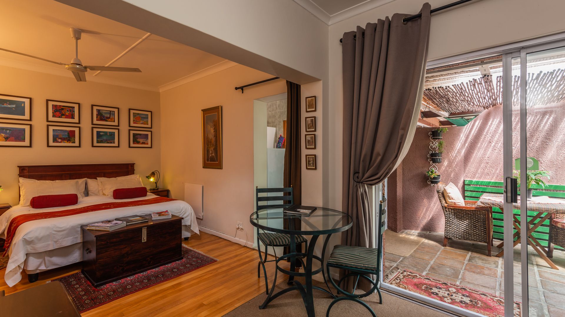 Studio tiện nghi đơn giản, 1 phòng ngủ (Unit Three) | Hiên