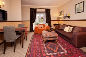 Appartement Confort, 1 chambre (Unit 1 ) | Aire de séjour | Téléviseur au plasma