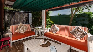 Lobby sitting area - Brown Jug Guest House (Hermanus)