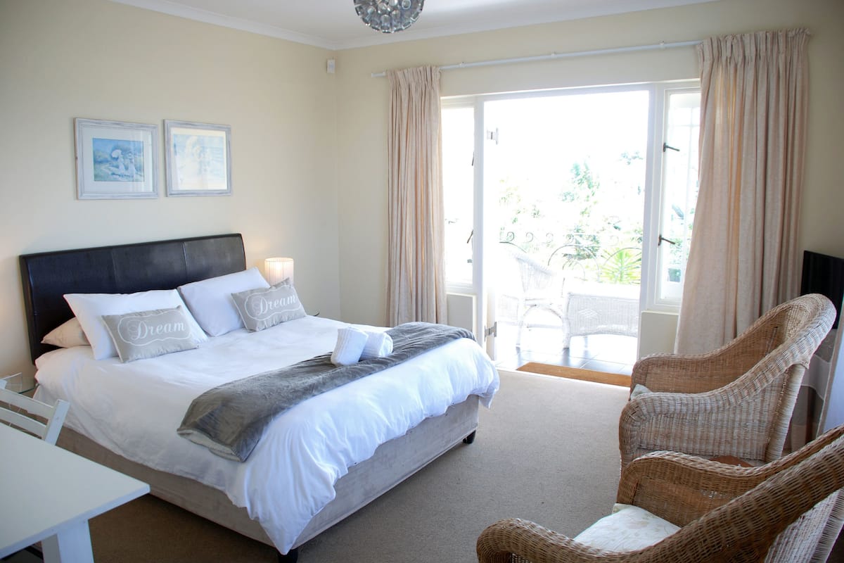 1 bedroom, in-room safe, free WiFi, bed sheets