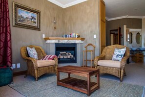 Flat-screen TV - Two Sunsets B & B (Glentana)