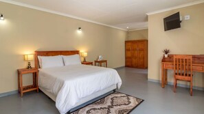 Comfort Double Room | 1 bedroom, desk, iron/ironing board, free WiFi - Sabie Retreats Guest House (Sabie)