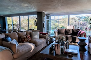 Área de estar no saguão