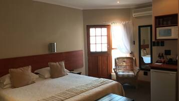 Twin Room | Minibar, in-room safe, desk, soundproofing