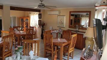 Desayuno inglés (ZAR 110 por persona)