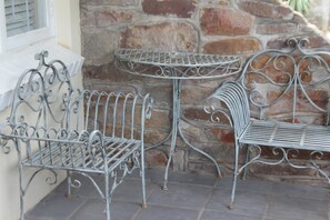 Comfort Room, 1 Bedroom (King/Twin Room (Disabled Friendly)) | Balcony