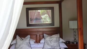 Premium bedding, individually decorated, individually furnished, desk