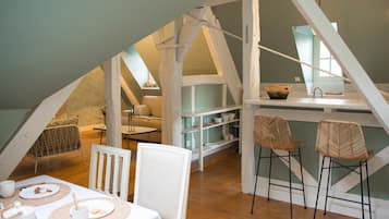 Family Apartment, 3 Bedrooms (Iris) | Private kitchen | Electric kettle