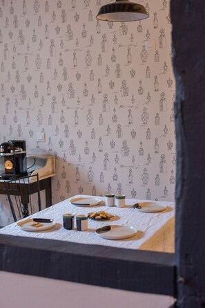 Free daily continental breakfast - Marnie et Mister H (Rennes)