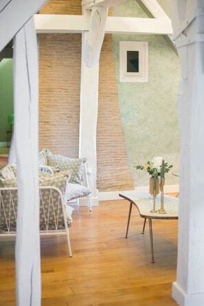 Family Apartment, 3 Bedrooms (Iris) | Living room