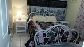 In-room safe, free WiFi - Ebenezer Guest House Bluewater Bay (Gqeberha (Port Elizabeth))