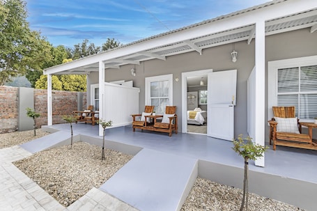 Romantic Studio, 1 Bedroom, Garden Area | Premium bedding, Select Comfort beds, individually decorated