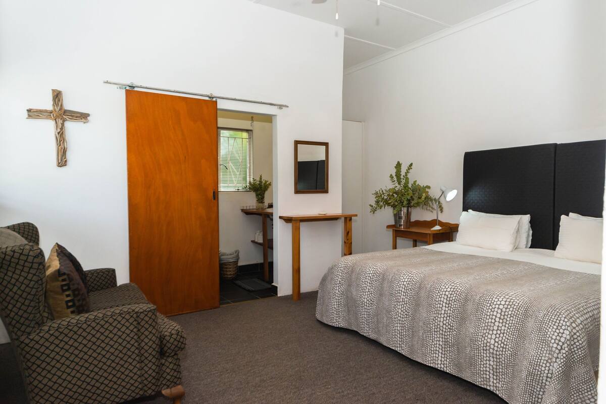 Twin Room - Sparaxis @ Riverunits | Minibar, in-room safe, desk, iron/ironing board (on request)
