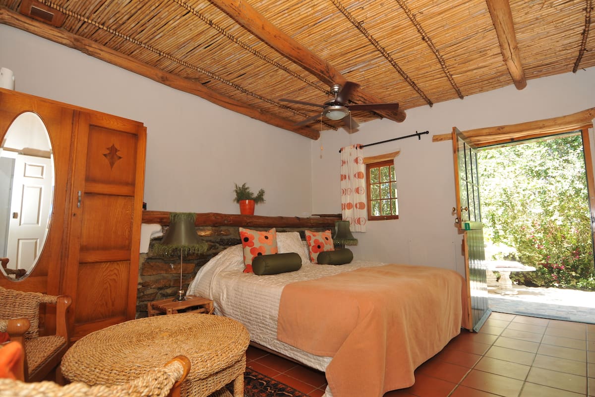 Twin Room - Perdestal