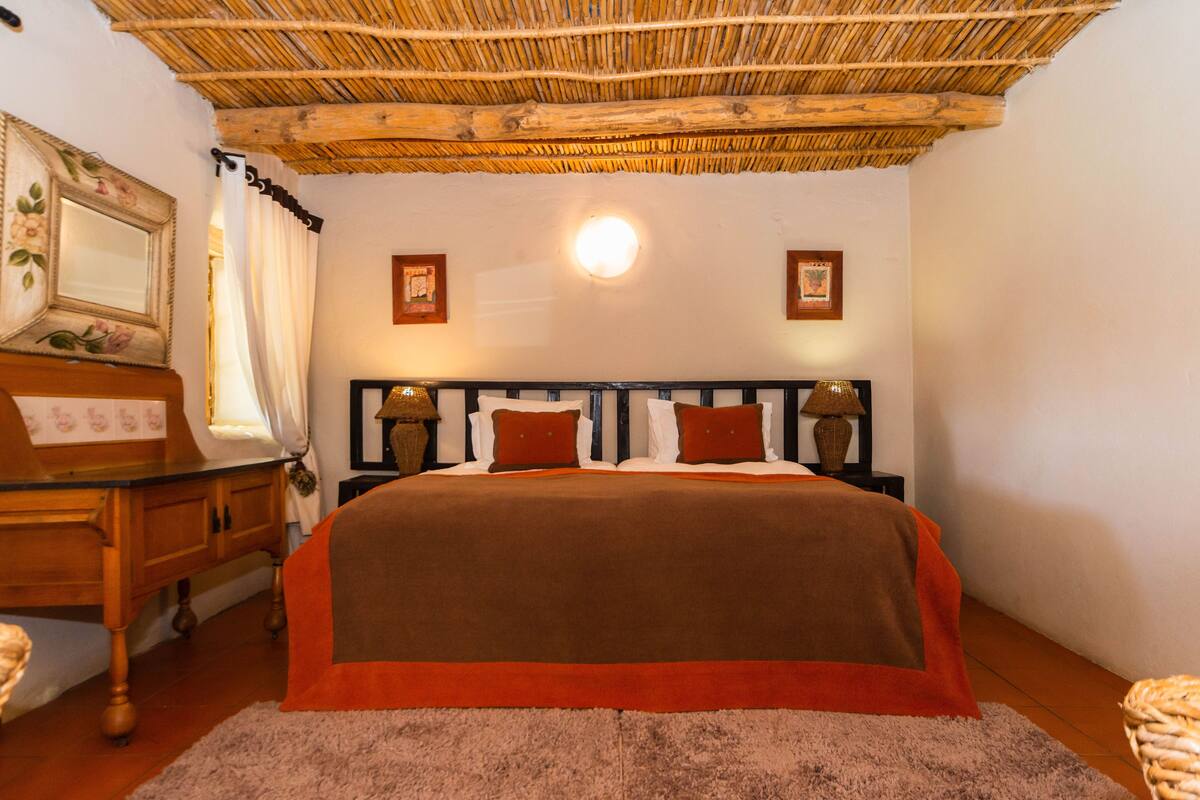 Family Room - Die Skooltjie | Minibar, in-room safe, desk, iron/ironing board (on request)