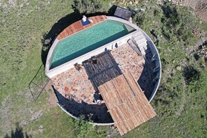 Innenpool, 2 Außenpools, Sonnenschirme, Liegestühle