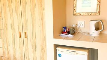Fridge, coffee/tea maker, electric kettle
