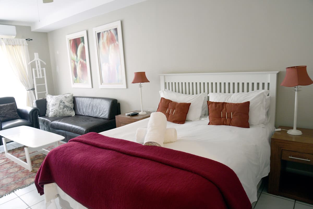 Standard Double Room | In-room safe, WiFi (free), bed sheets
