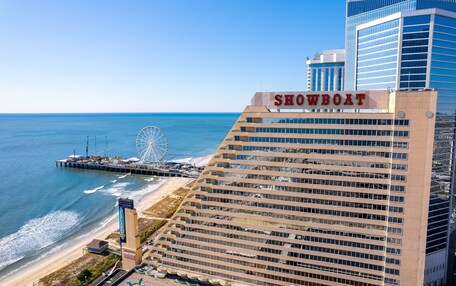 A hotel named SHOWBOAT with a Ferris wheel in the background.