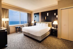 Hypo-allergenic bedding, in-room safe, desk, laptop workspace