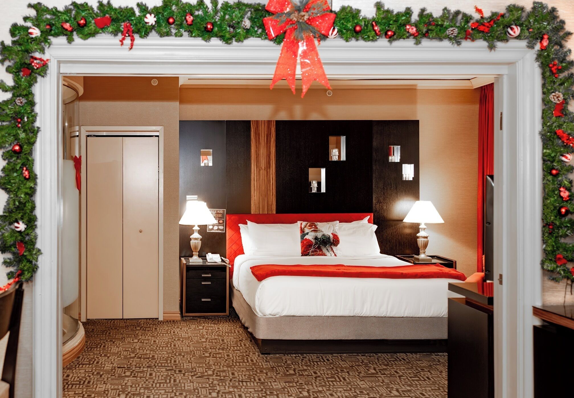 Suite, 1 slaapkamer, uitzicht op zee (High Floor) | Hypoallergeen beddengoed, een kluis op de kamer, een bureau