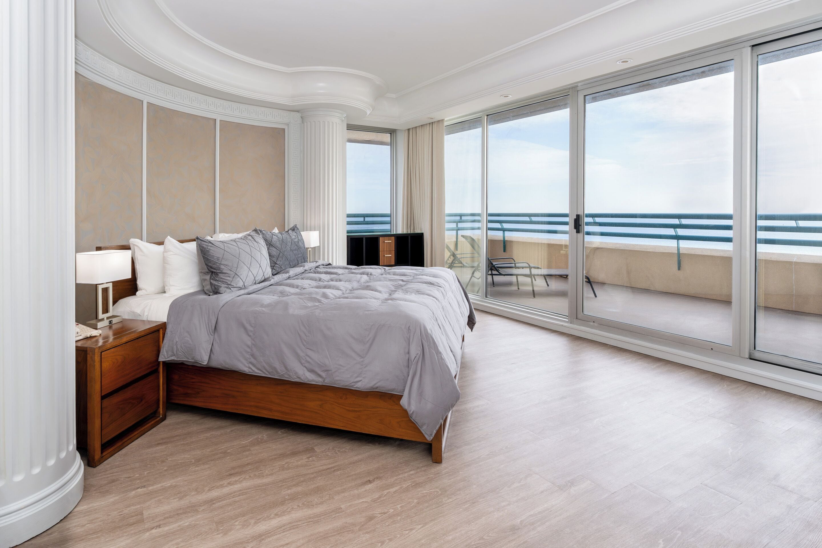 Ocean Front Super Suite with Balcony | Hypo-allergenic bedding, in-room safe, desk, laptop workspace