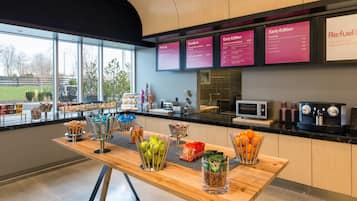 Tägliches nach Wunsch zubereitetes Frühstück gegen Gebühr