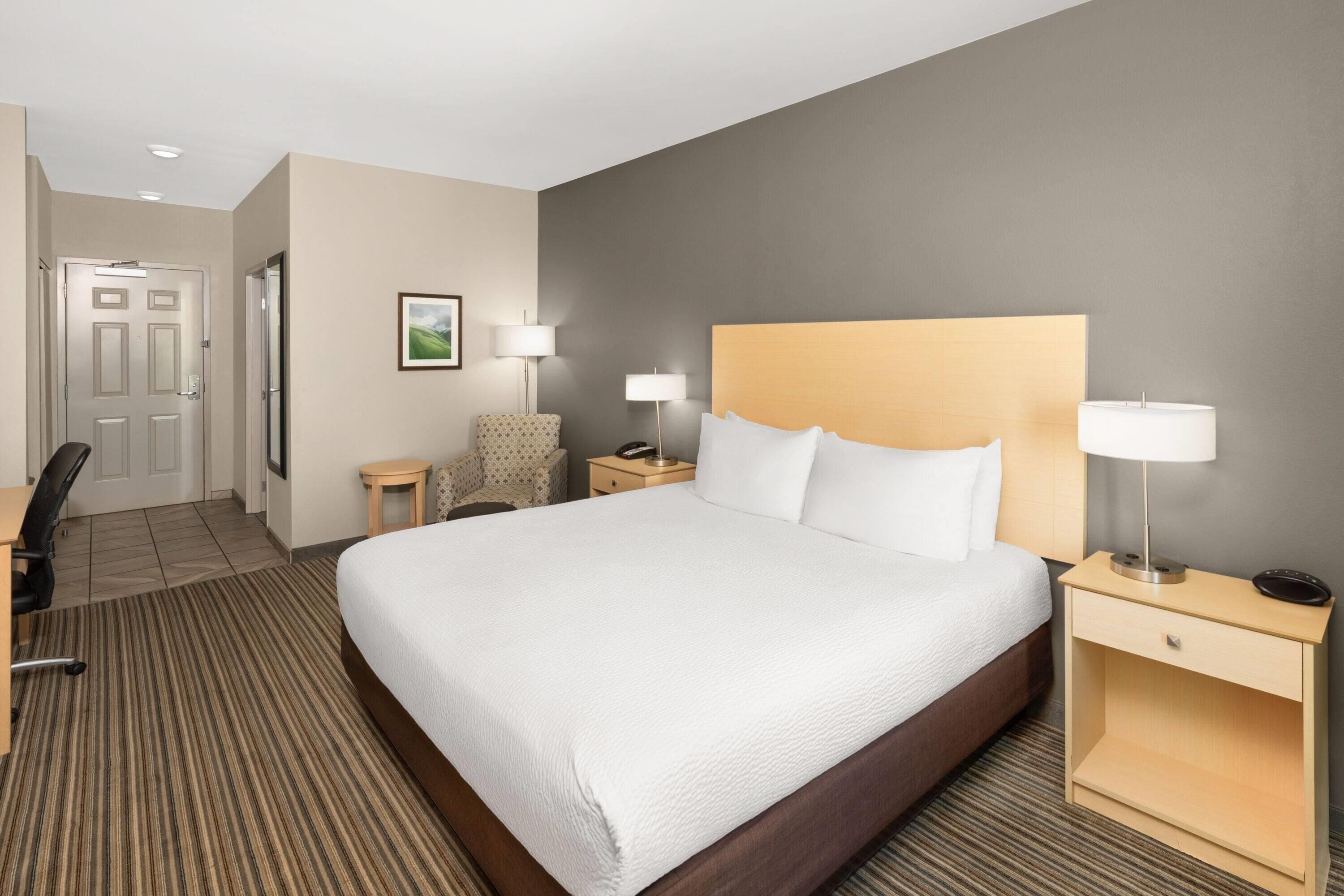 Chambre, 1 très grand lit, non-fumeurs | Literie de qualité supérieure, coffres-forts dans les chambres, bureau