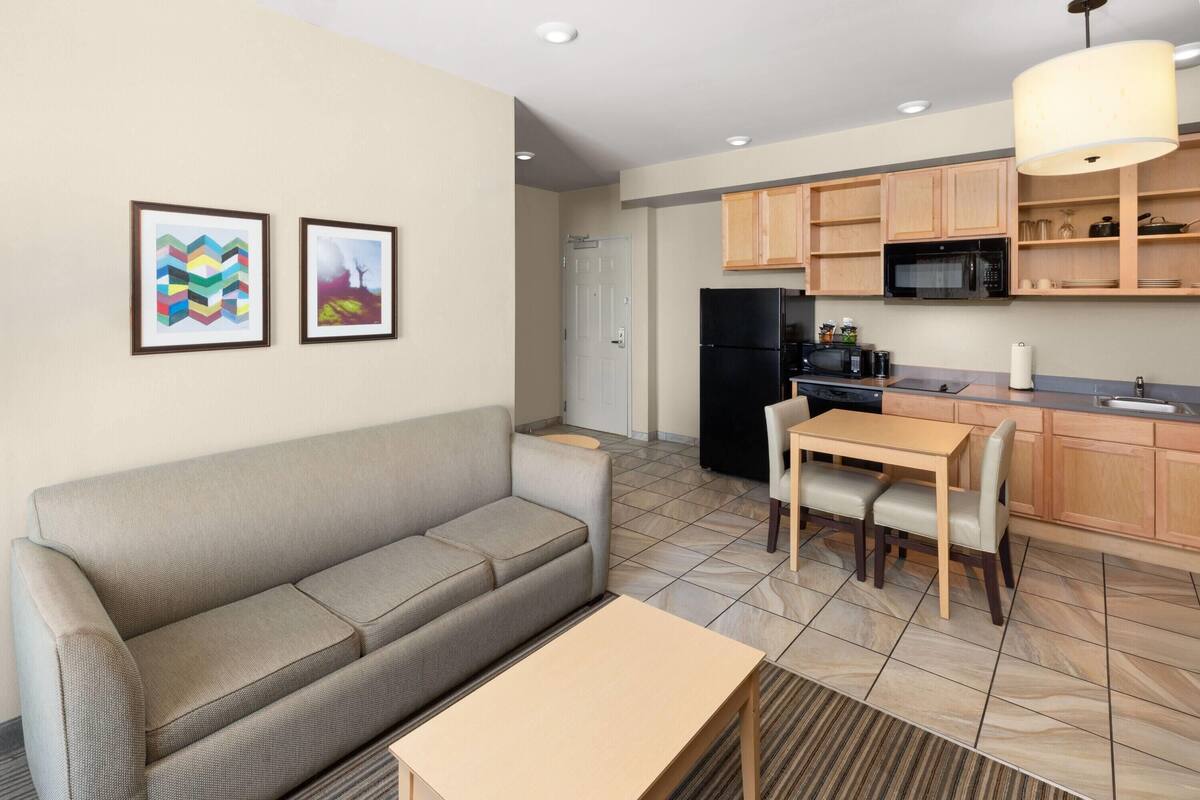 1 bedroom, premium bedding, in-room safe, desk